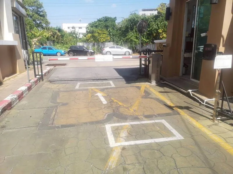 หมู่บ้าน ปริญลักษณ์ไลท์