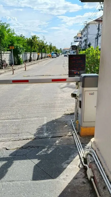 Ua Athon Bangbuathong 2